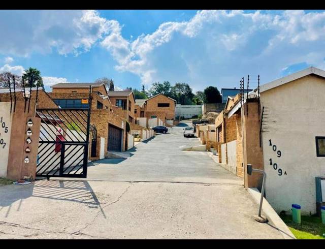 3 BEDROOM TOWNHOUSE FOR SALE IN OAKDENE